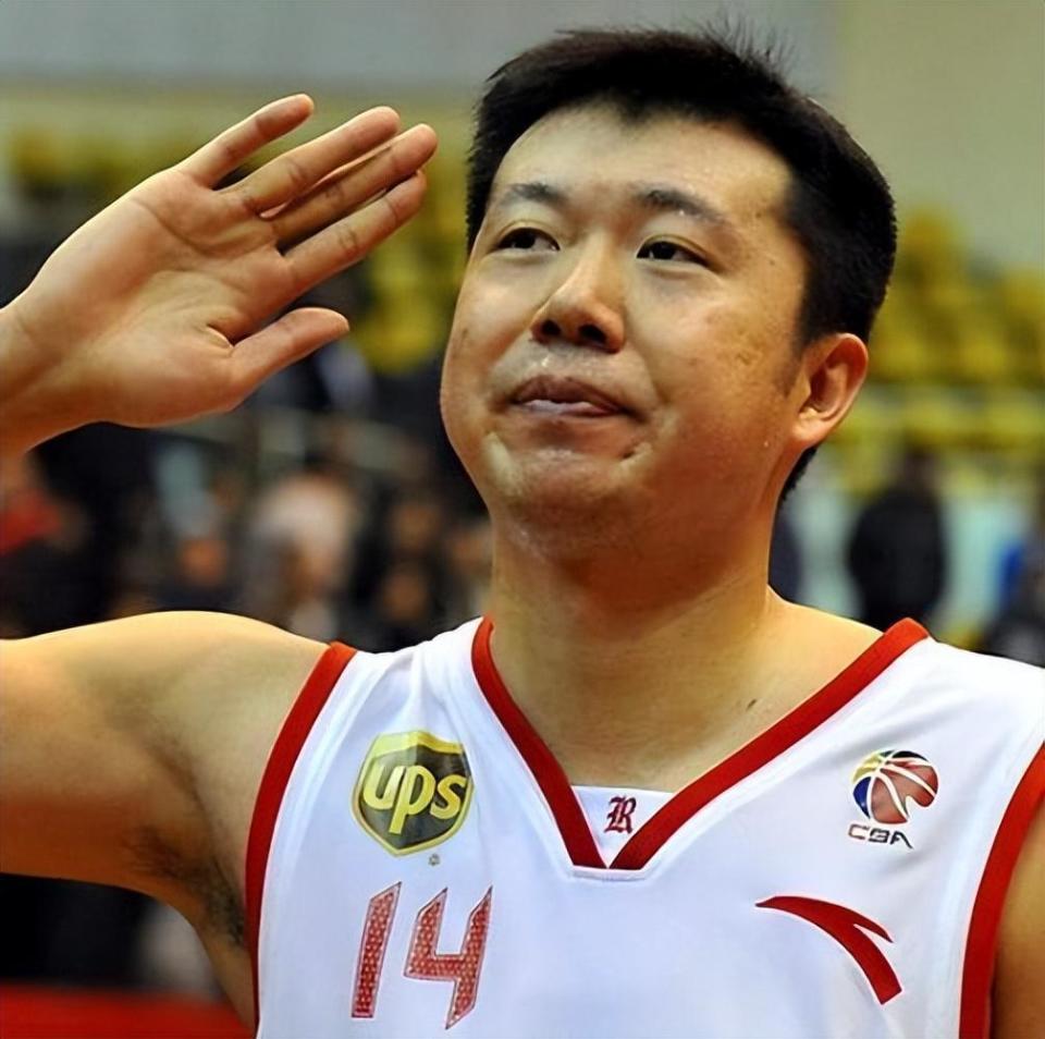 美女主持人周蕾:嫁给二婚大13岁的王治郅,不畏流言享受幸福