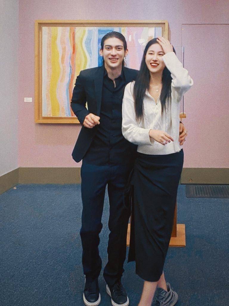 她大学的一位闺蜜是中国和希腊的混血,是我认识了六年的朋友,通过她