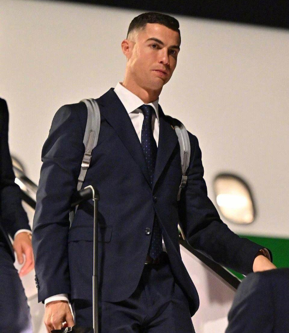 尤文官方回应c罗欠薪,双方矛盾升级,1900万欧没了_腾讯新闻