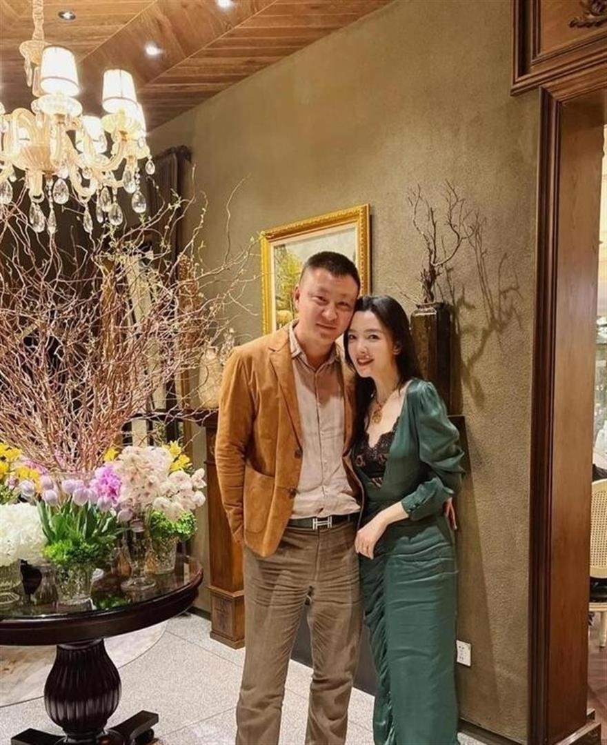 上海主持人刘彦池：曾是王励勤女友，两嫁豪门后，39岁再上新台阶_腾讯新闻