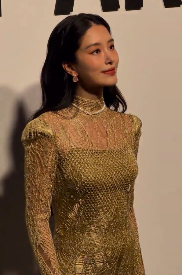 上海這一夜：李冰冰逆天氣質，朱珠儀態搶鏡，都不及罕見露面的奧運冠軍鄭欽文吸睛 - 