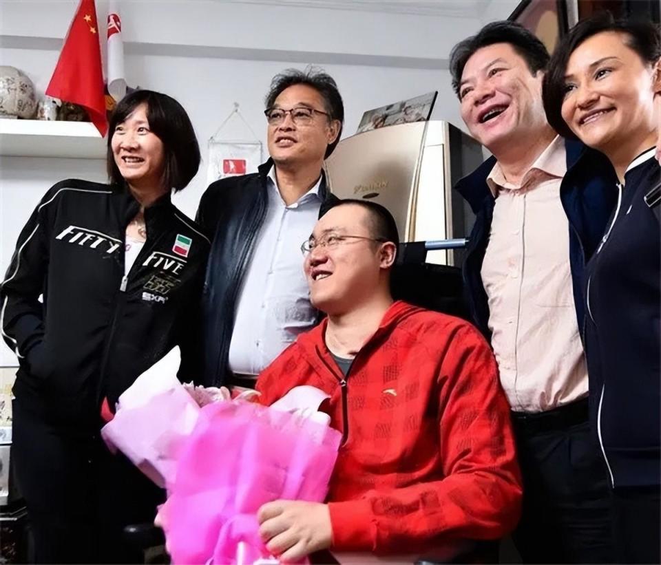 前女排队长周苏红:照顾瘫痪丈夫,5年后离婚,二婚嫁大9岁富商_腾讯新闻