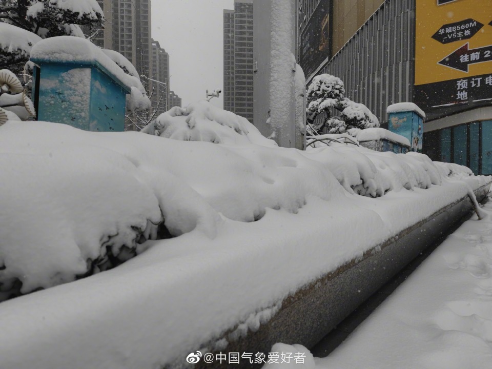 太早！北方现大范围暴雨趋势，局部或特大暴雪！网友：这是四月？_腾讯新闻