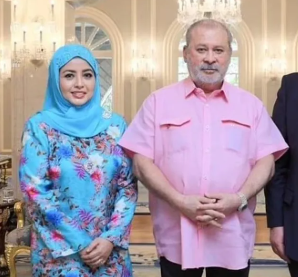 牛津学霸、喜欢研究中国文学、坐拥57亿美元资产…马来西亚华人王后生活超奢侈！-腾讯新闻