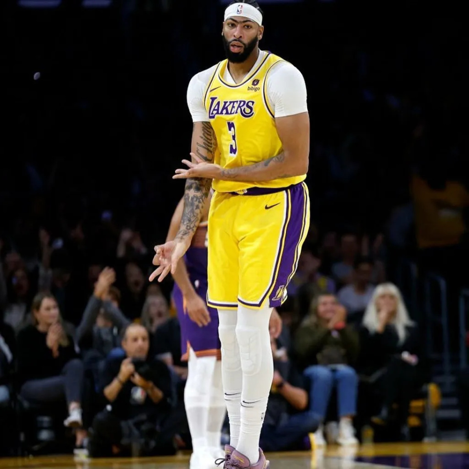 詹姆斯力挺戴维斯:不在乎外界对戴维斯的批评