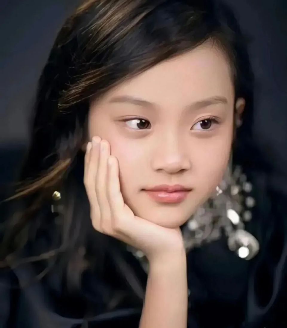 贾乃亮带甜馨游玩欢乐谷,11岁甜馨越长越美,李小璐并未现身