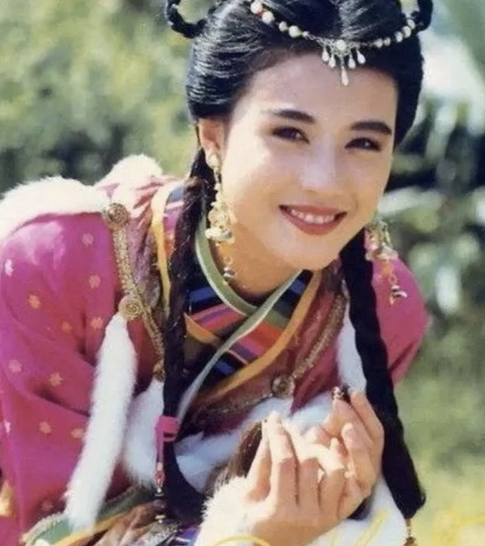 周海媚因病不治去世,刚过完57岁生日,未婚独自住亿元豪宅_腾讯新闻