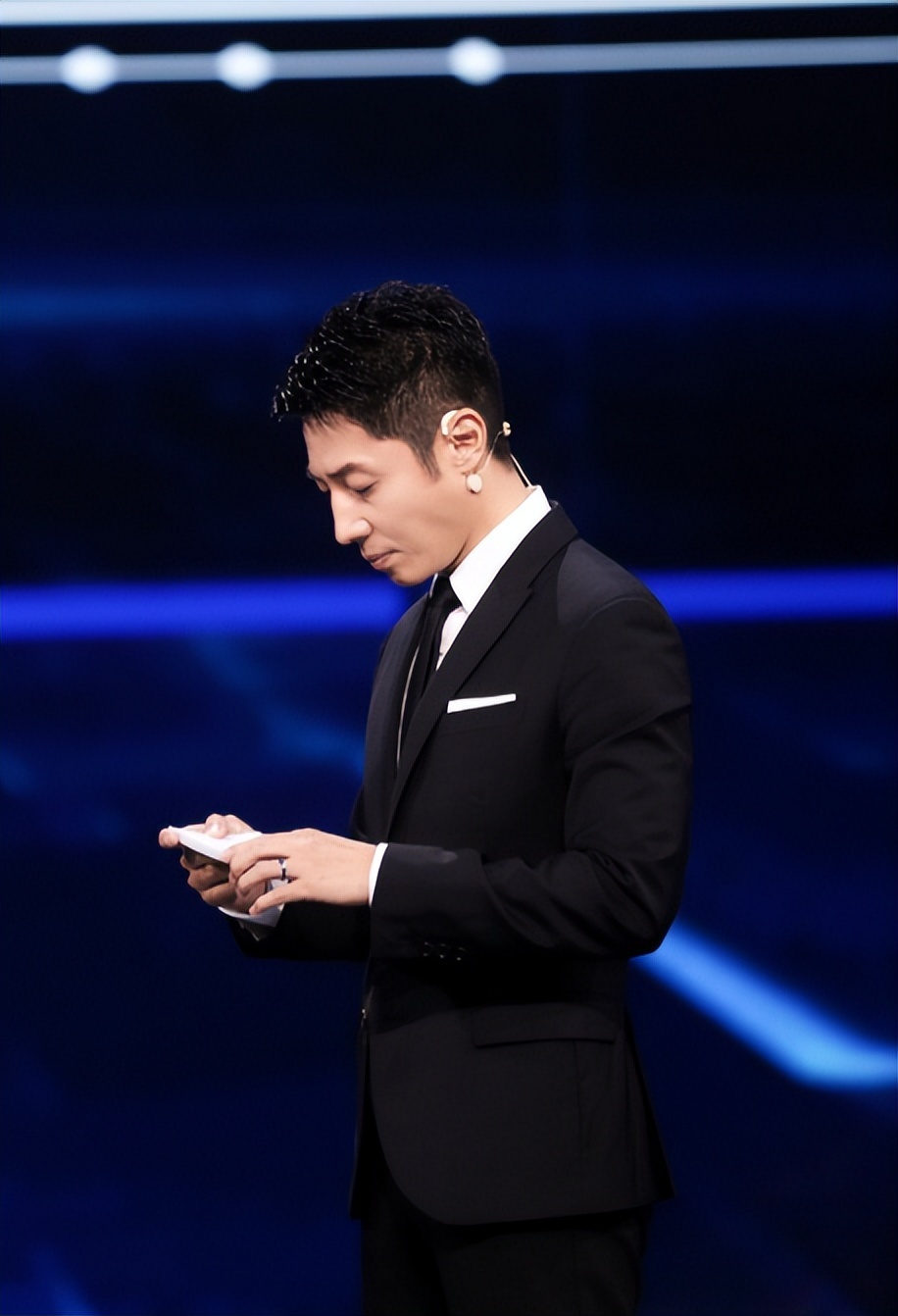 无论如何,祝福撒贝宁家庭幸福,未来能带来更多主持的节目给大家.