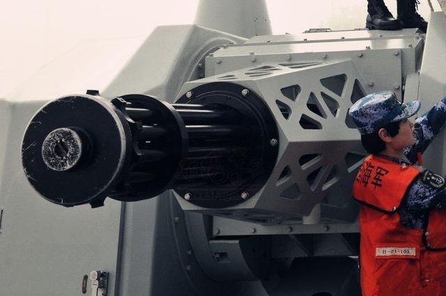 吨级,但是它的定位仍然和054a差不多,主要是通过换装小型相控阵雷达