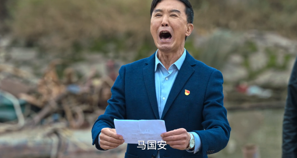 吴刚一家三口演《狂飙》,妻子加戏,儿子尬戏,他在飙戏!