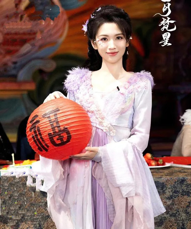 演完《长相思》演白鹿新剧,她从娇憨变娇媚,大眼睛好漂亮_腾讯新闻