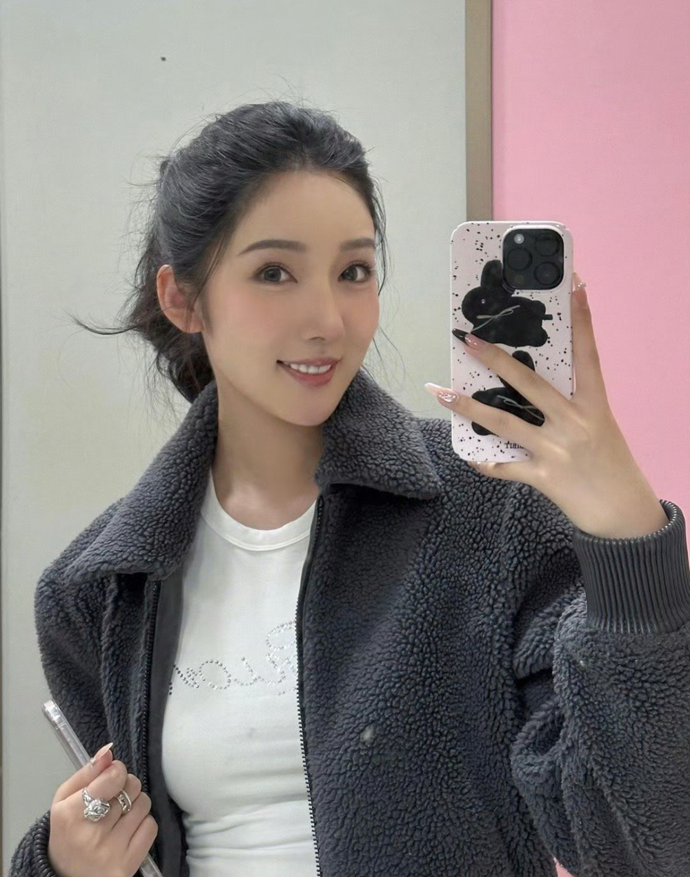 都美竹写手发长文曝内幕,事情过去两年半幡然醒悟,信息量超大