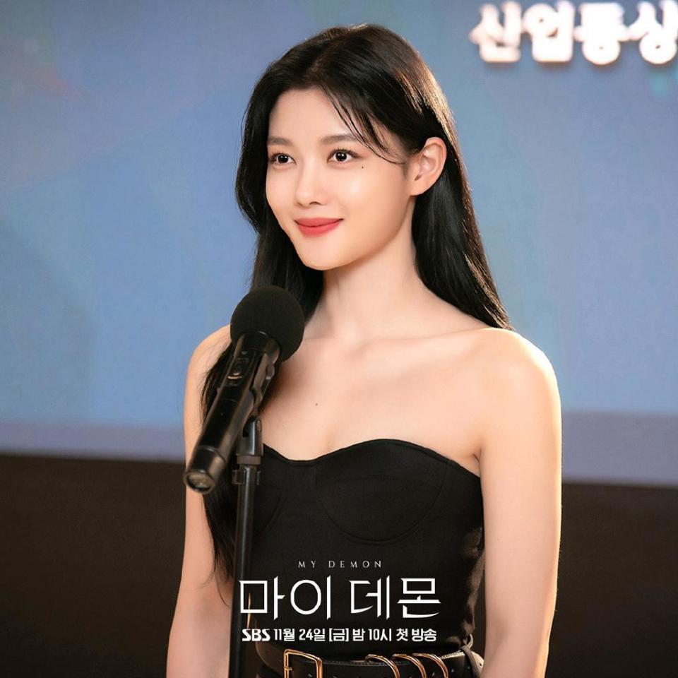 韩国女星金裕贞亲姐姐,金妍贞将于11月11日结婚,和妹妹一样漂亮_腾讯