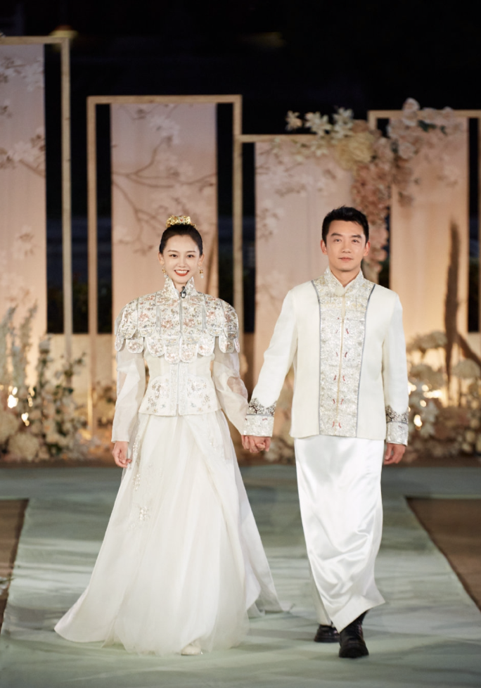 苗苗自曝豪华别墅是租的,买土种花不嫌脏,郑恺一旁打高尔夫球毫无兴趣