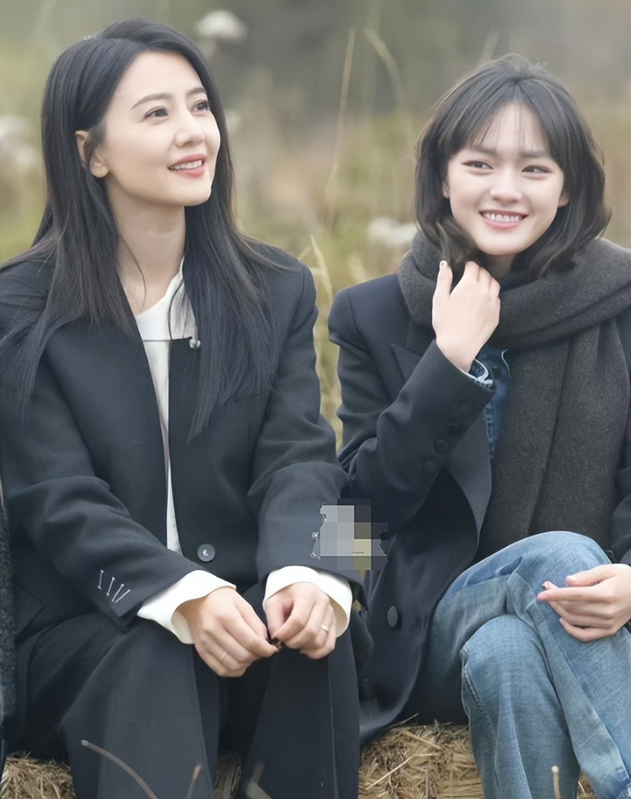 有一种对比是女明星同框,高圆圆从不费力,林心如变化好大_腾讯新闻