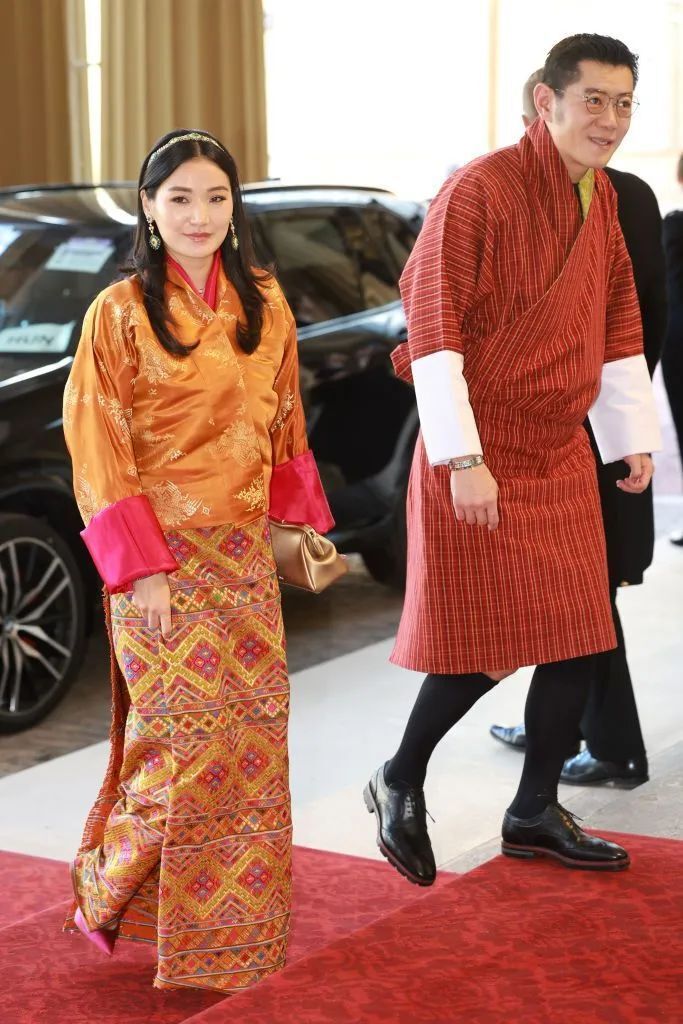 不丹王后三胎产女：与国王青梅竹马，为娶她还改了法律_腾讯新闻