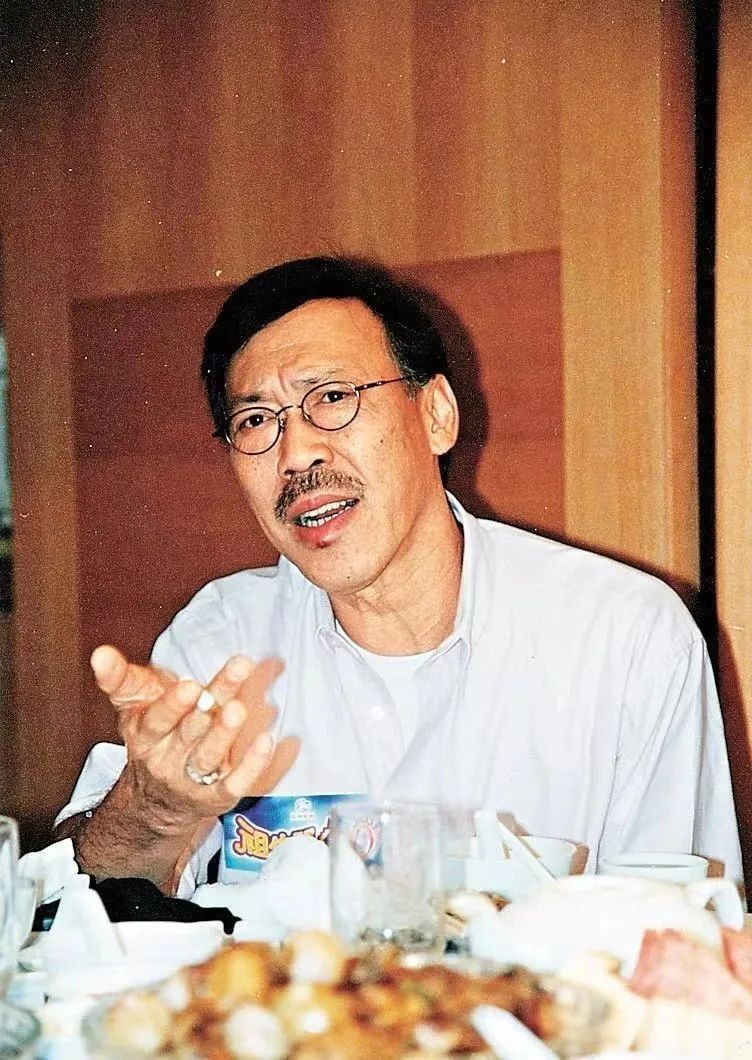 王晶又开始骂冯淬帆,这场"脏口秀"怎么还没完?