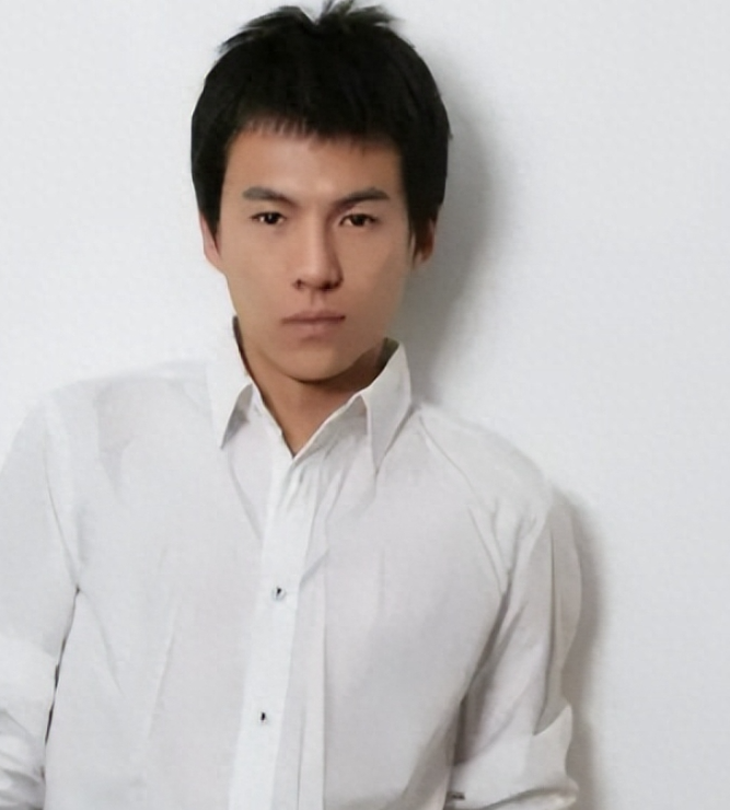 "恶少"王烁:睡遍娱乐圈女星,掌掴继母王艳,枪指刘涛老公王珂