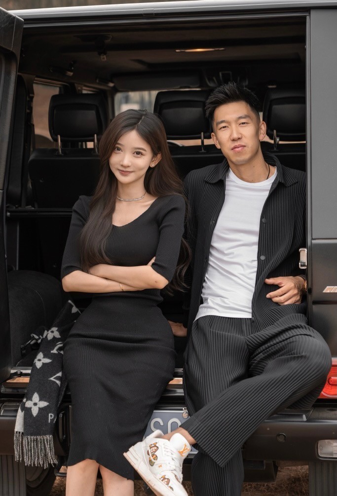 曹岩当篮球网红的收入可以和易建联,郭艾伦有的一拼,那么曹岩的个人年