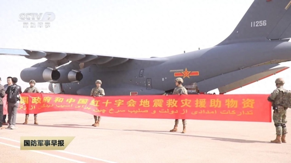 运-20突降阿富汗,解放军任务很特殊,开舱门后先下来一队空降兵