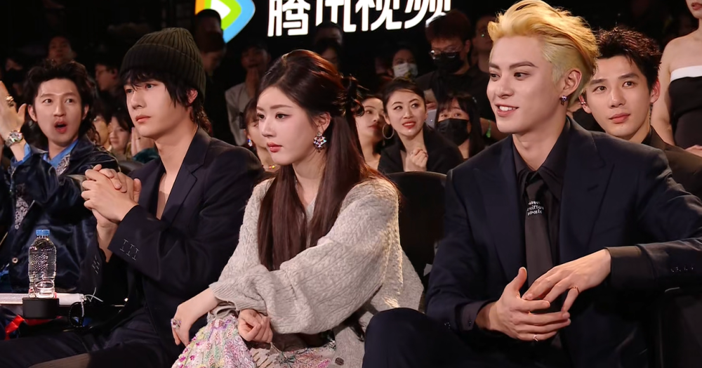 星光大赏台下好精彩:胡歌无聊睡着,赵露思看手机,王一博玩快闪_腾讯