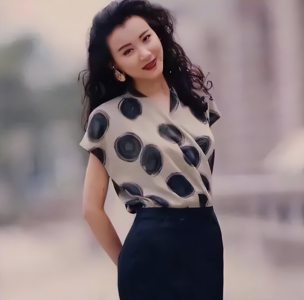 也能看出,年轻时萧蔷的确是"持靓行凶""