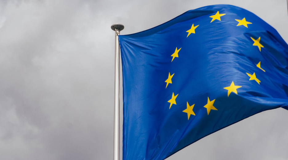 但最终的结果证明,离开了欧盟的英国过得并不怎么样,还要时刻小心欧盟