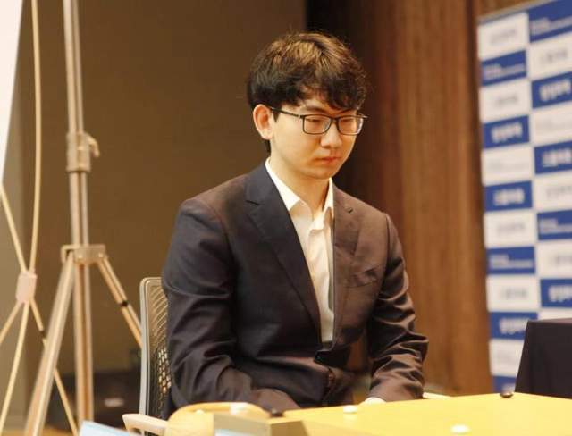 大起大落锤炼丁浩心态，最强00后一年内迎来世界围棋大赛第二冠_腾讯新闻