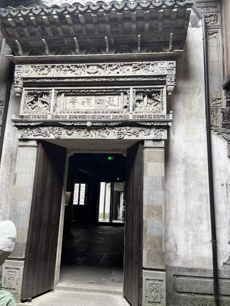 "张石铭旧宅"是江南巨富,南浔四象之一张颂贤之孙张均衡(字石铭)所建.