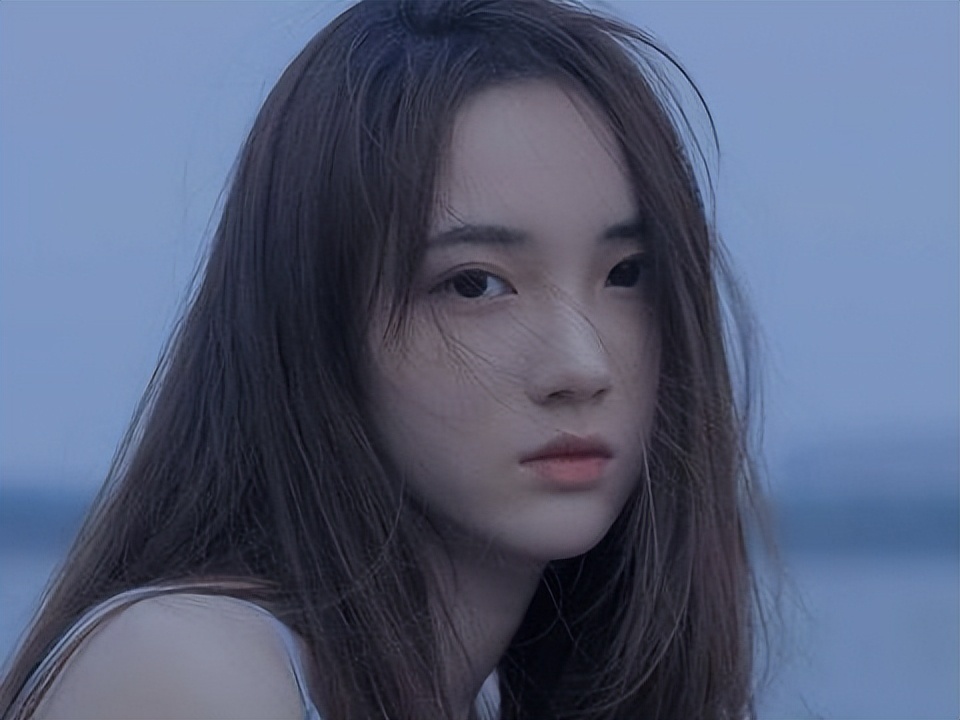 看《卿卿三思》,没觉得赵嘉敏现代造型有多好看,换上古装却美翻_腾讯