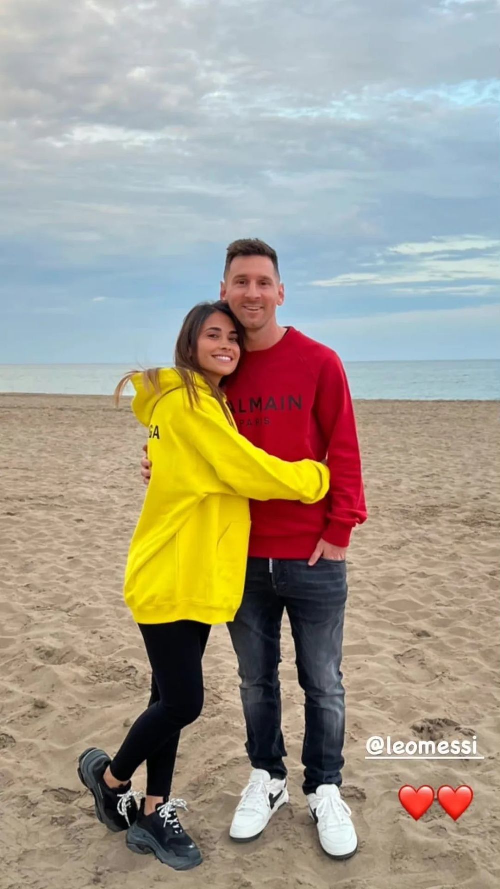 梅西晒老婆跳舞视频│圣诞节穿500块裙子,平时最爱买zara_腾讯新闻