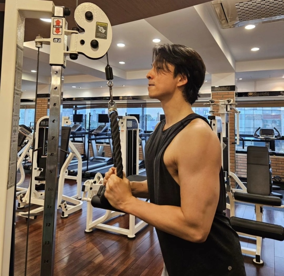 孔刘一直以来都注重保持良好的健身习惯,这也是他能够保持如此好身材