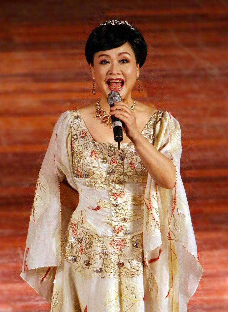 金铁霖遗孀马秋华:二婚相伴32年,丈夫去世后,她过得如何?_腾讯新闻