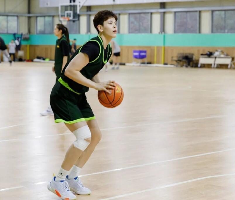 女篮两大豪门暗战:四川投诉,杨舒予转会无效?