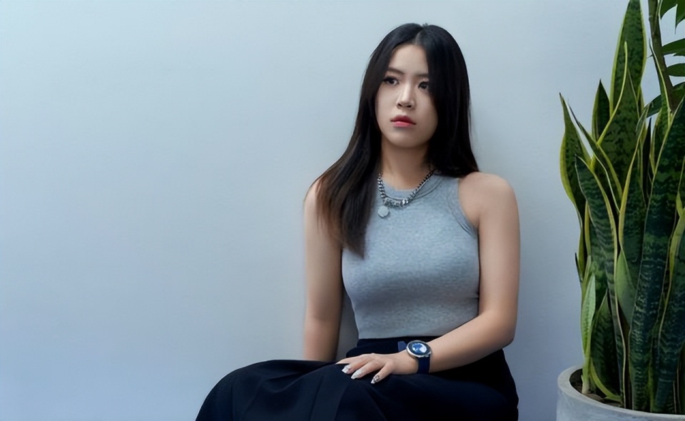 奥运冠军杨倩再陷争议,性感照曝光,网友呼吁应将心思多放训练上