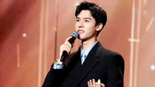 此后,他接连出演了《醉玲珑》,《盛势》,《绝世千金》等多部电视剧.