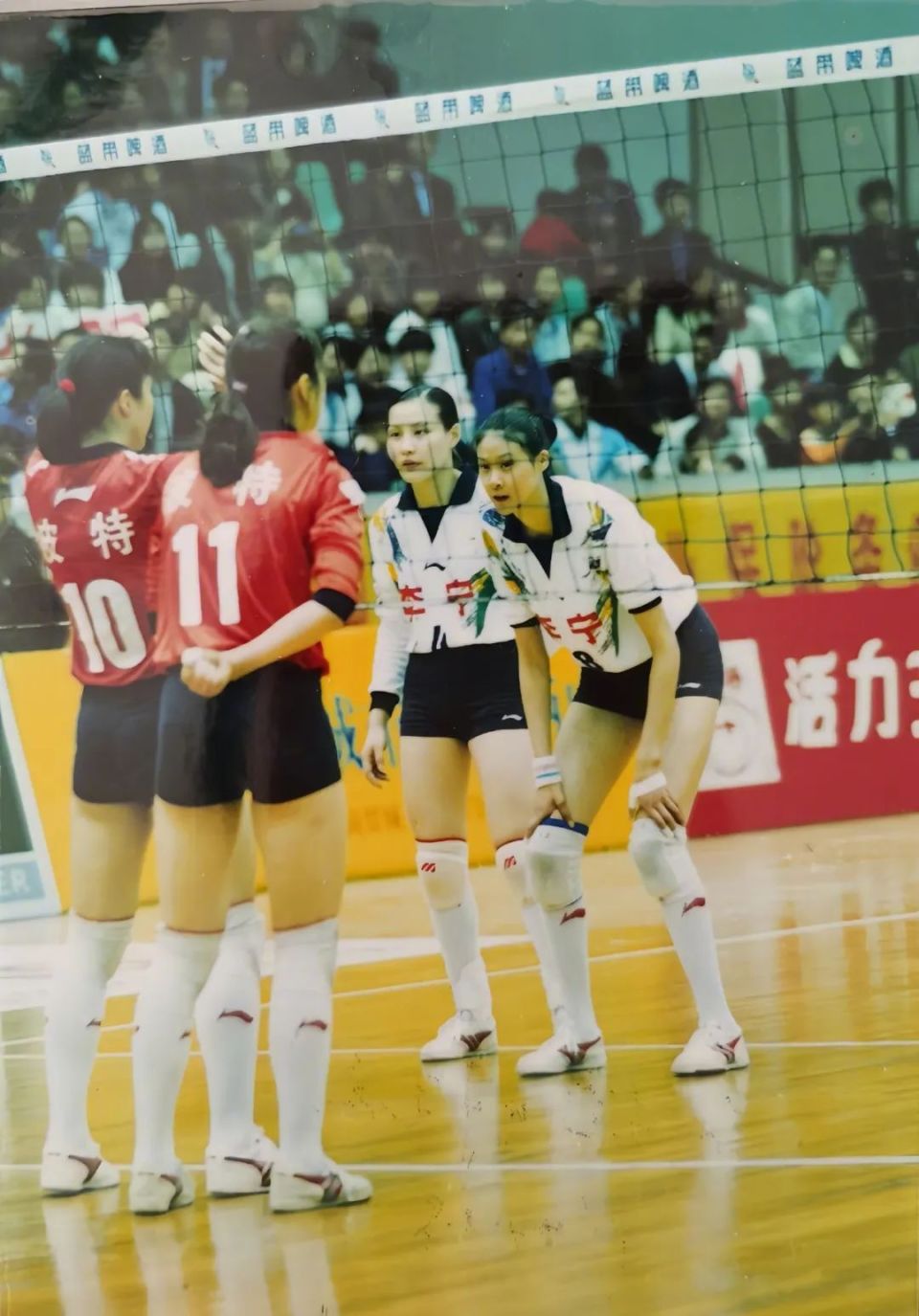 中国女排奥运冠军赵蕊蕊 深夜公开17岁青涩旧照：那年第一次当副攻