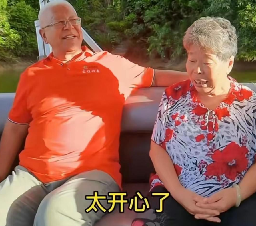 老戏骨张洪杰带妻子海南养老,公寓曝光环境舒适,包3餐每月8千