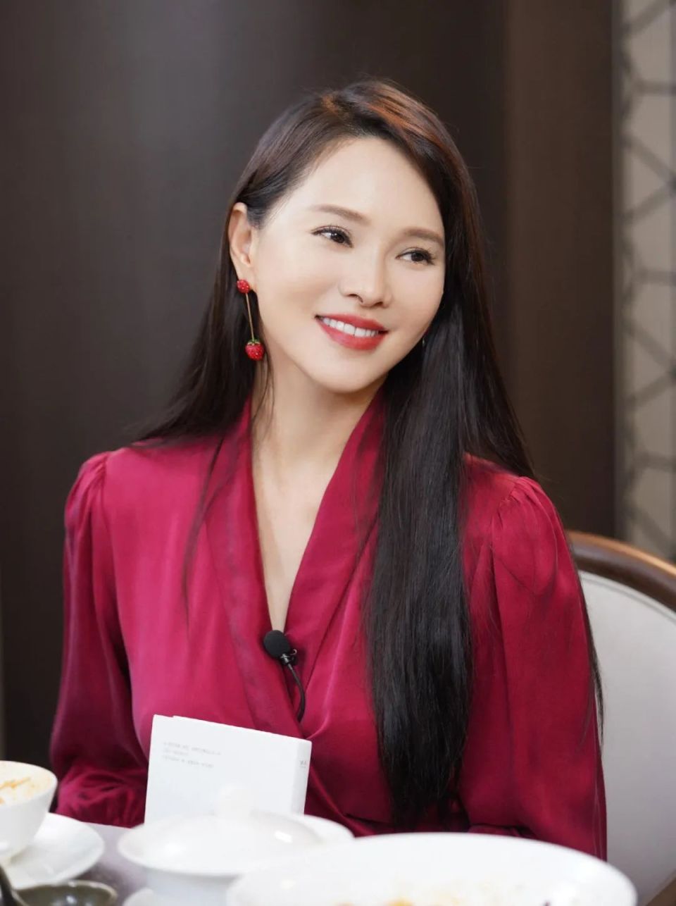 伊能静新加坡偶遇照曝光温柔合影无架子56岁状态超年轻