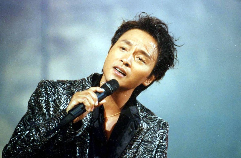 唐鹤德晒照为张国荣过69岁生日,疑低调辟谣,否认向太涉哥哥死因爆料