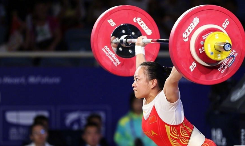 破世界纪录侯志慧抓举夺金挺举总成绩银牌朝鲜选手太猛