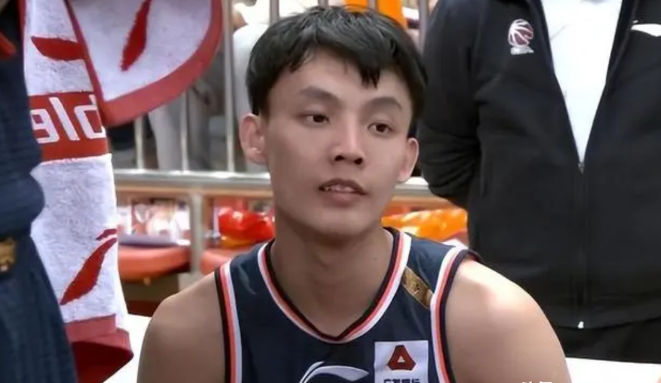 宏远3消息徐杰最新伤情出炉威姆斯遭球迷辱骂杜锋当场发飙