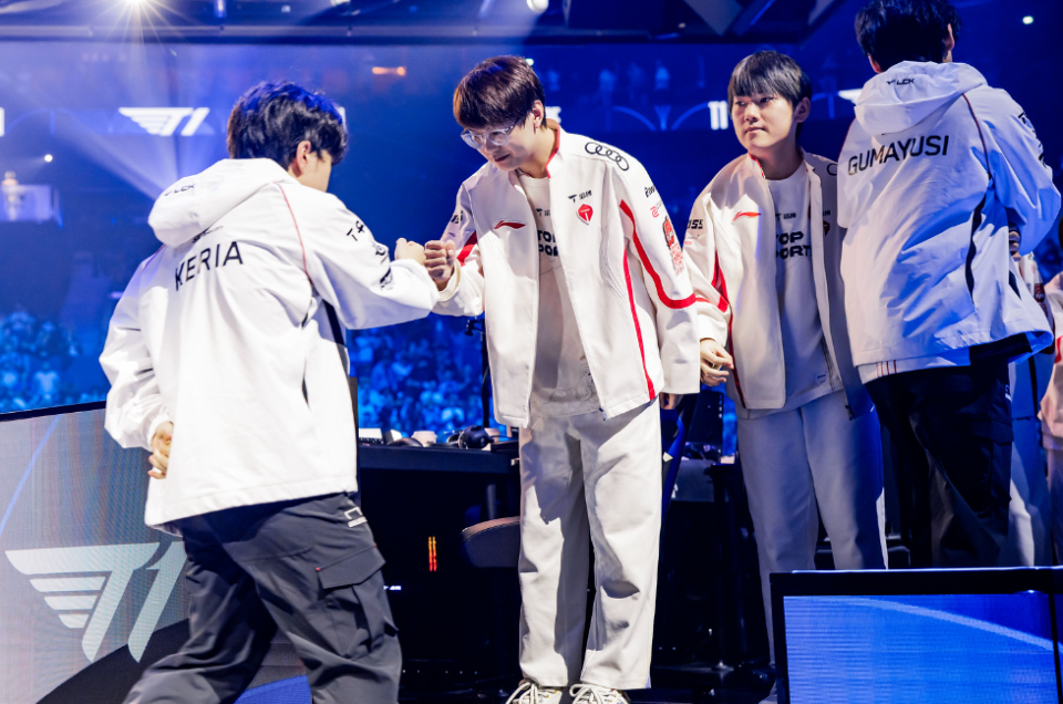 T1第九次在淘汰赛击败LPL，为何他们能保持压制力？_腾讯新闻