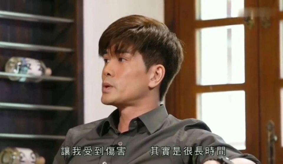 钟嘉欣回港支持旧爱新片,曾因tvb施压无法公开关系