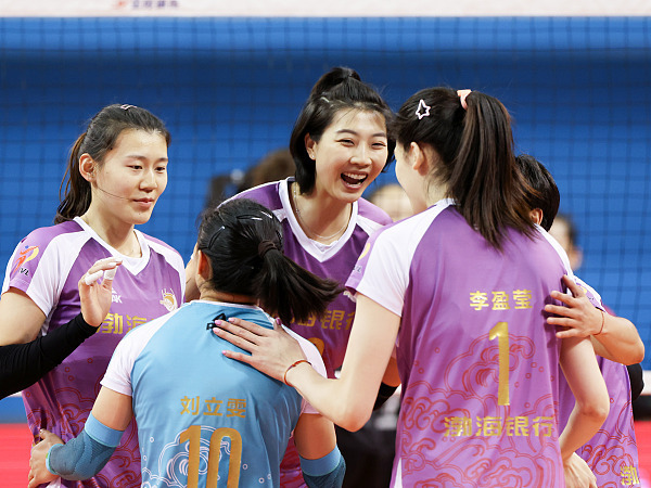 排超联赛 | 天津女排捧起第16冠 李盈莹,王宝泉蝉联"最佳"