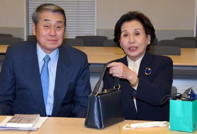 奇葩老法规"夫妇必须同姓",500年后,日本人全都姓"佐藤"