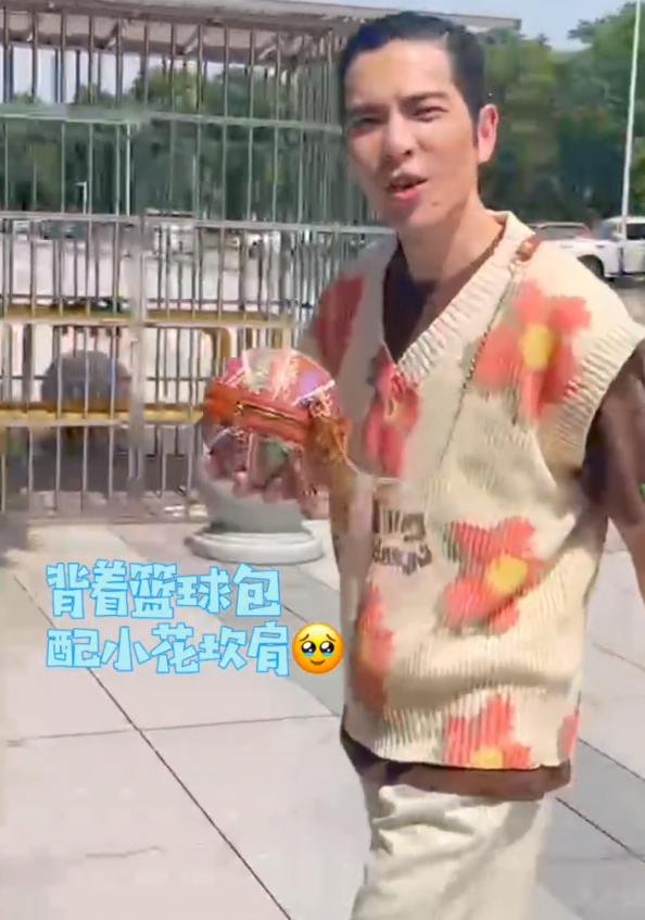 萧敬腾求婚后首露面，携未婚妻录节目，50岁林有慧穿着宽松肚子凸起-萧敬腾?