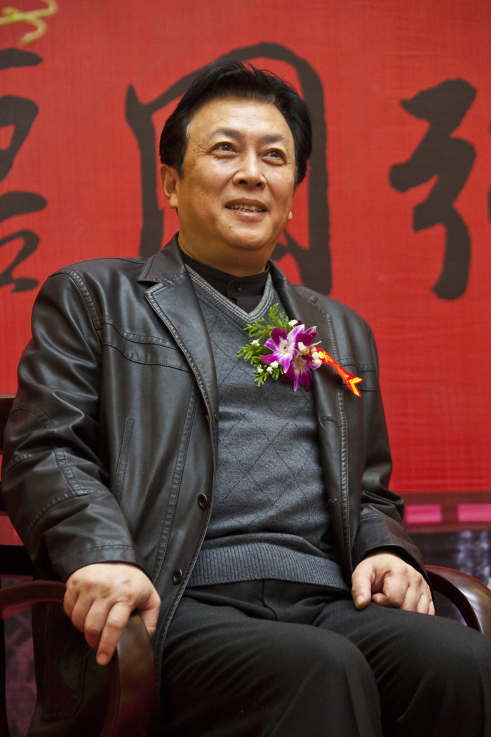 然而,就在舆论持续发酵之际,唐国强的经纪人站了出来,紧急辟谣称