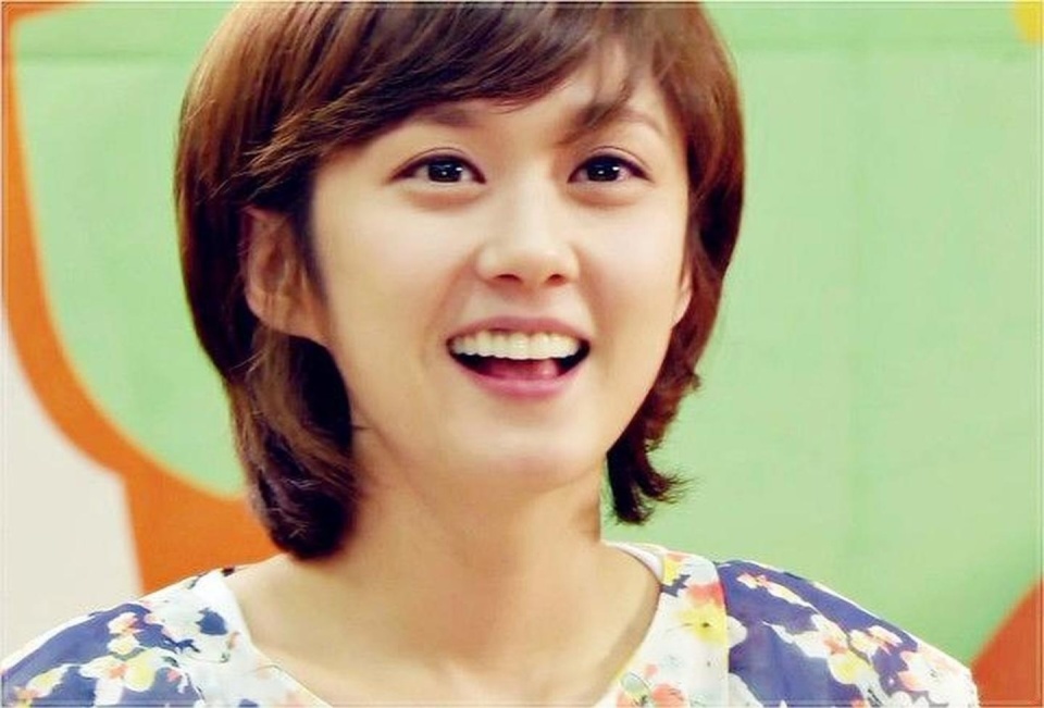 43岁张娜拉近照曝光,素颜颜值依旧能打,一手好牌被自己打得稀碎