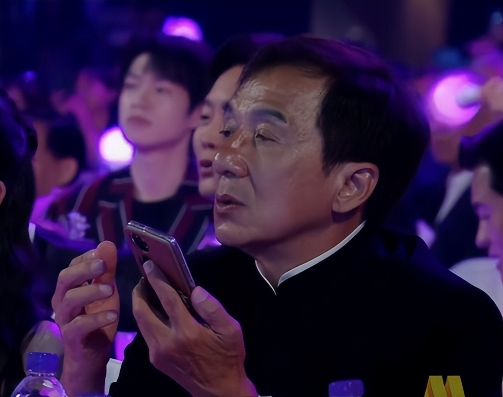 香港这一夜,刘德华成龙好燃,华晨宇王一博惹争议,张柏芝真的好美插图